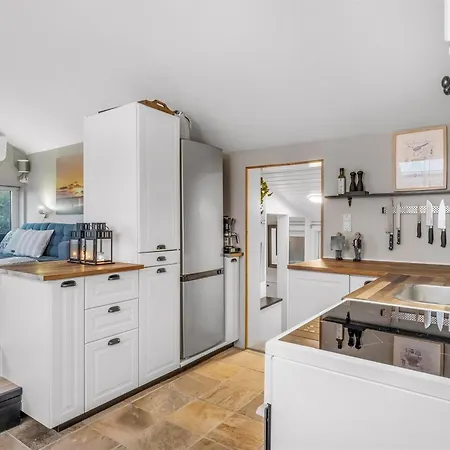 Holiday home Esben - 15m From The Sea By Interhome